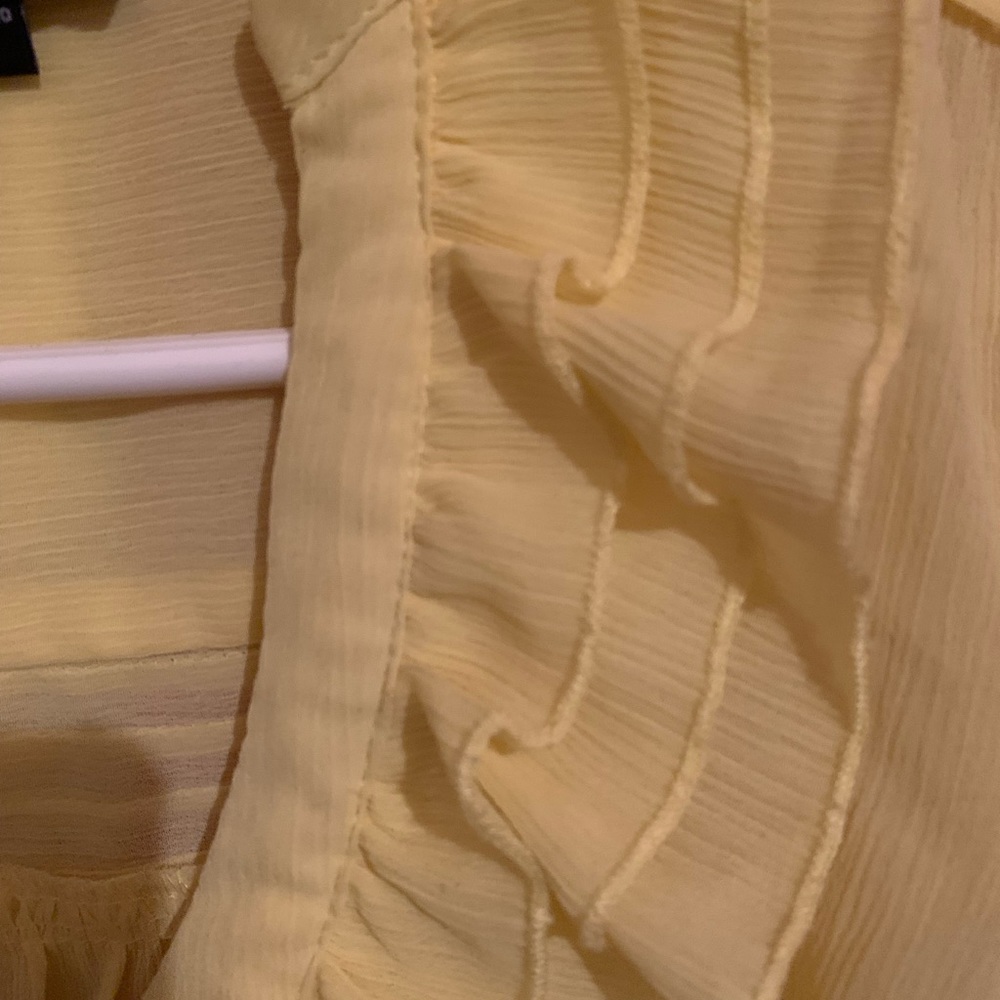 Yellow Ruffle Top💛 - Picture 4 of 5